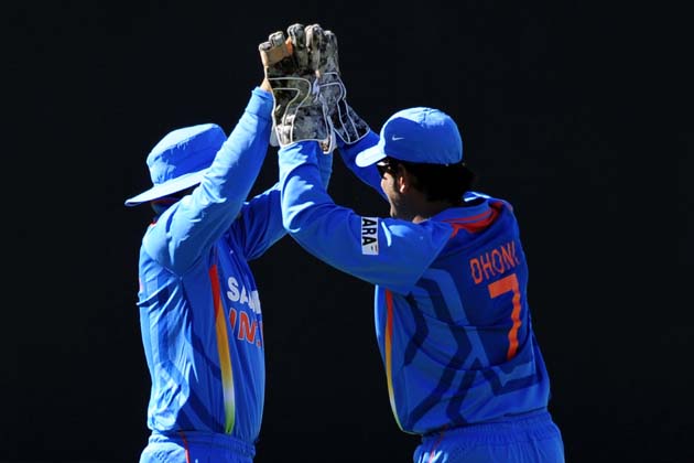 India team manager denies Dhoni-Sehwag rift